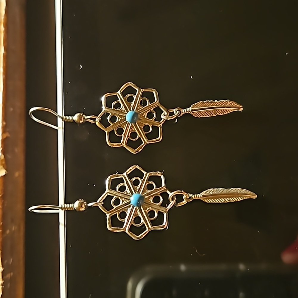 Southwest Silver Tone Feathered Earrings - Picture 2 of 6